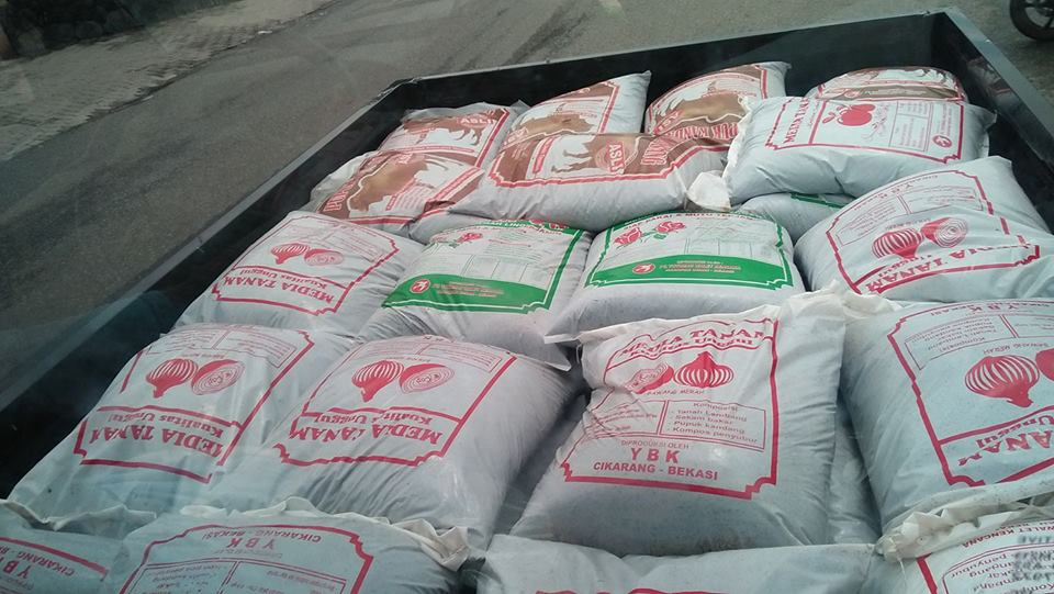 Media tanam dan pupuk kompos